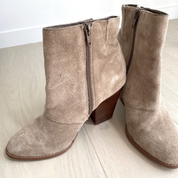 Aldo Linsey Taupe Suede Fringe Boots - Size 6 - Picture 2 of 7